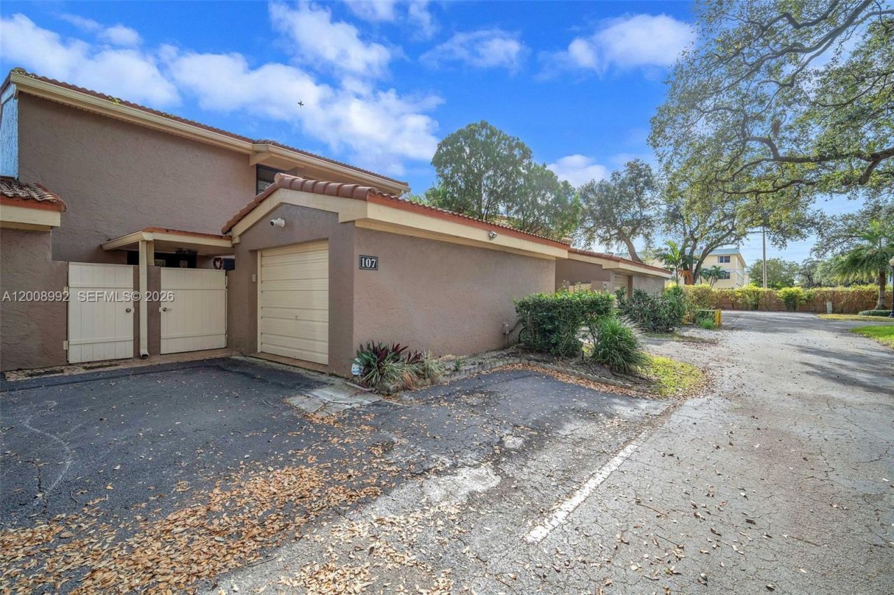 107 Heatherbrook Way , Unit 145, Hollywood, FL 33021 Photo