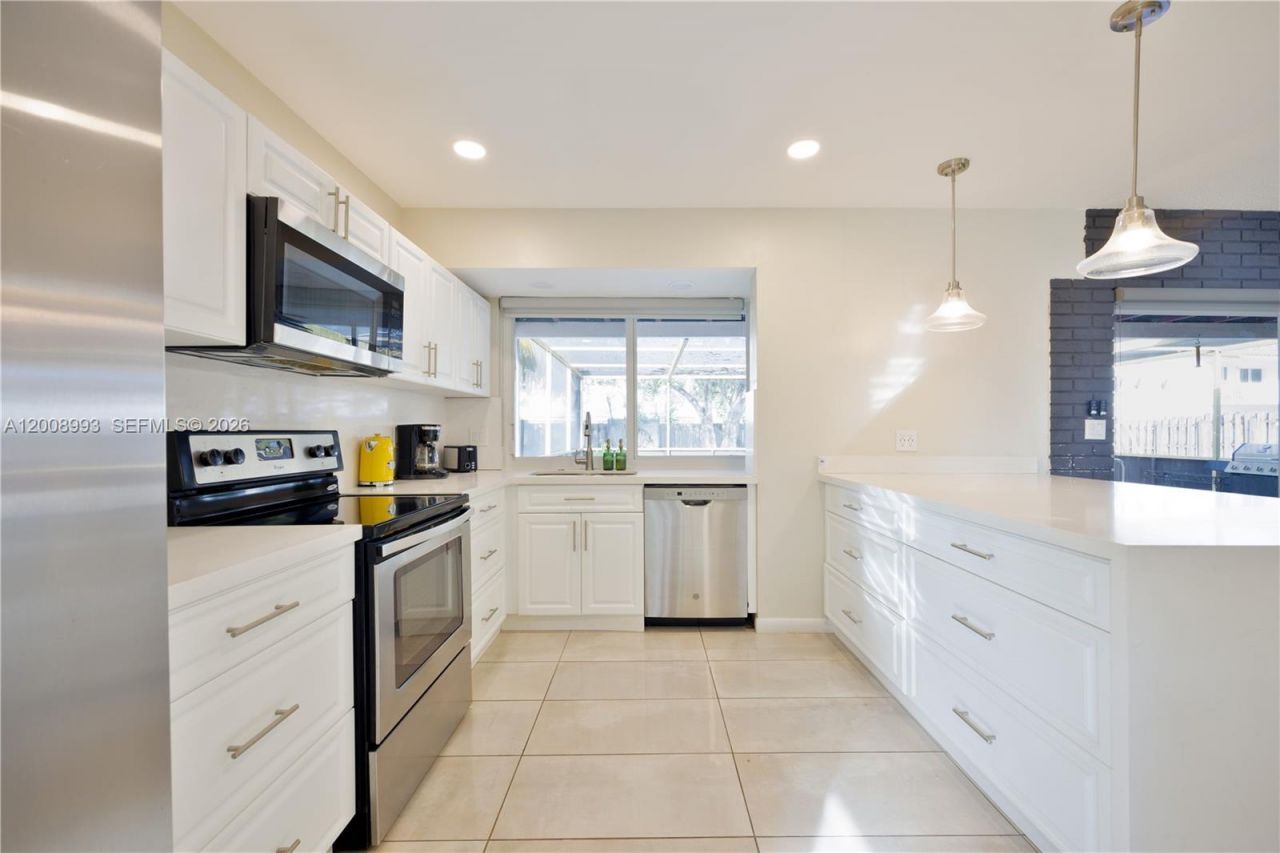 609 S Crescent Dr , Hollywood, FL 33021 Photo