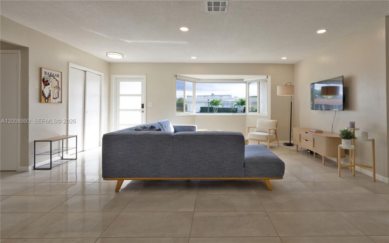 609 S Crescent Dr , Hollywood, FL 33021 Photo