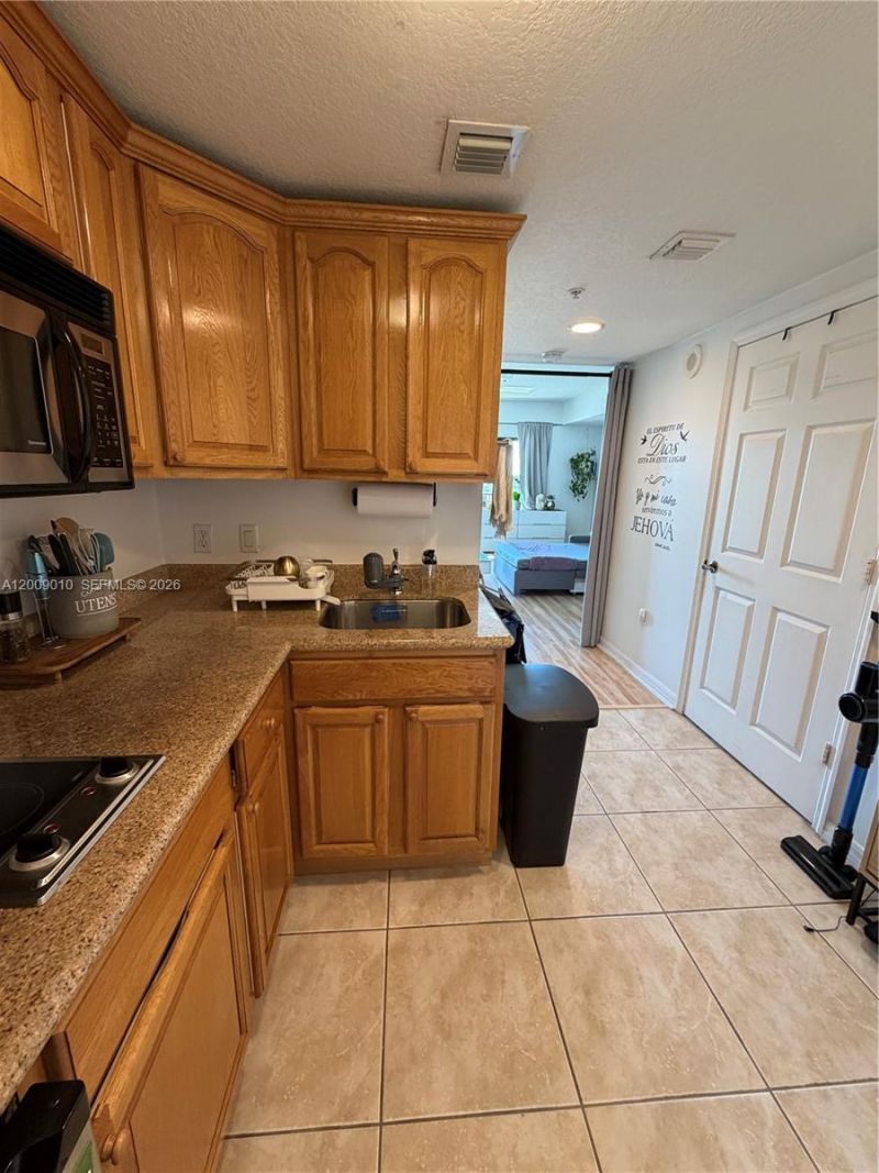 4242 NW 2nd St , Unit 913, Miami, FL 33126 Photo