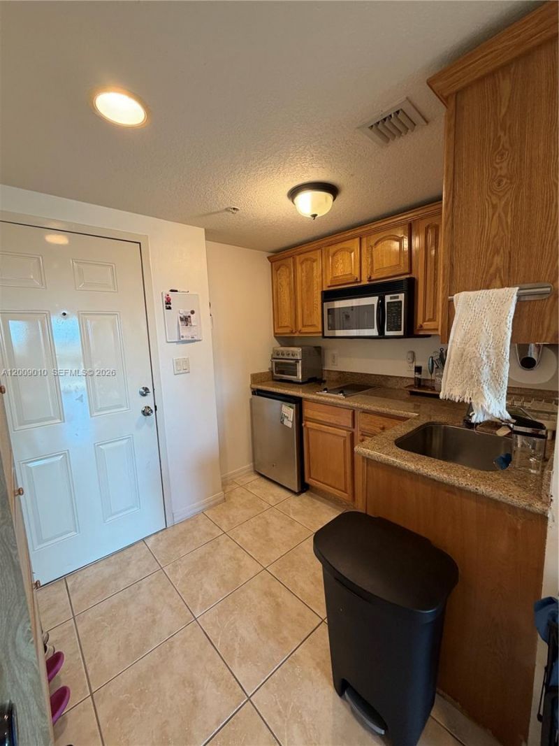 4242 NW 2nd St , Unit 913, Miami, FL 33126 Photo