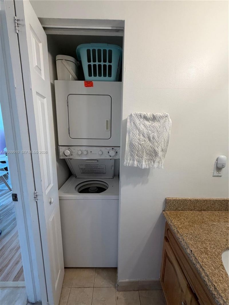 4242 NW 2nd St , Unit 913, Miami, FL 33126 Photo