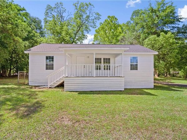 223 Thompson Boulevard, Chickasaw, AL 36611