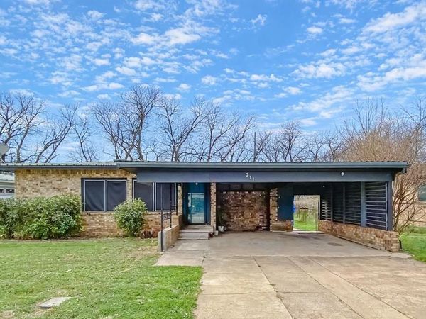 211 Paloma Street , Winters, TX 79567