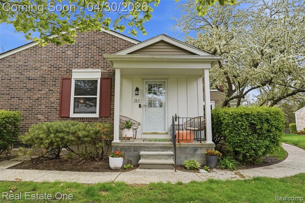 383 Neptune Drive, Walled Lake, MI 48390 Main Photo