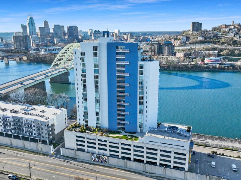 400 Riverboat, Unit 1801, Newport, KY 41071 Photo 2