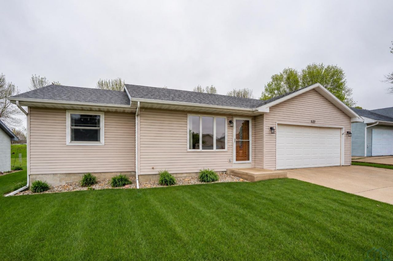 527 Countryside Dr, Lemars, IA 51031 Main Photo