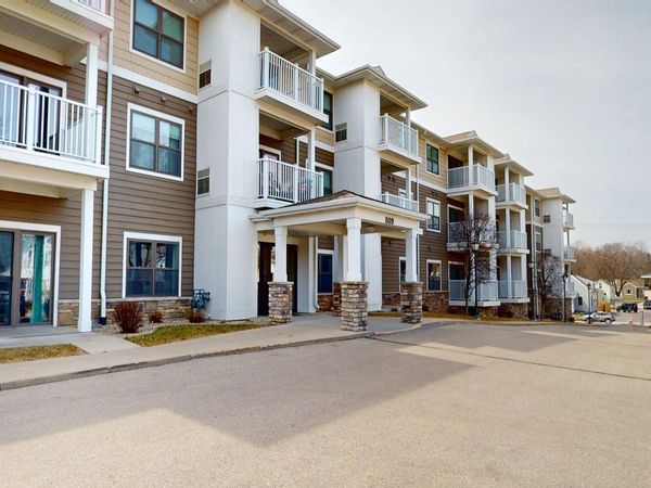 809 7th Ave N #211, Clear Lake, IA 50428