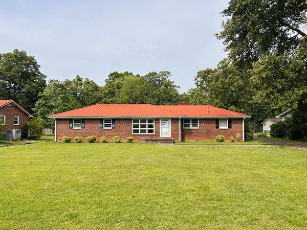 313 Crestwood Dr , Tullahoma, TN 37388