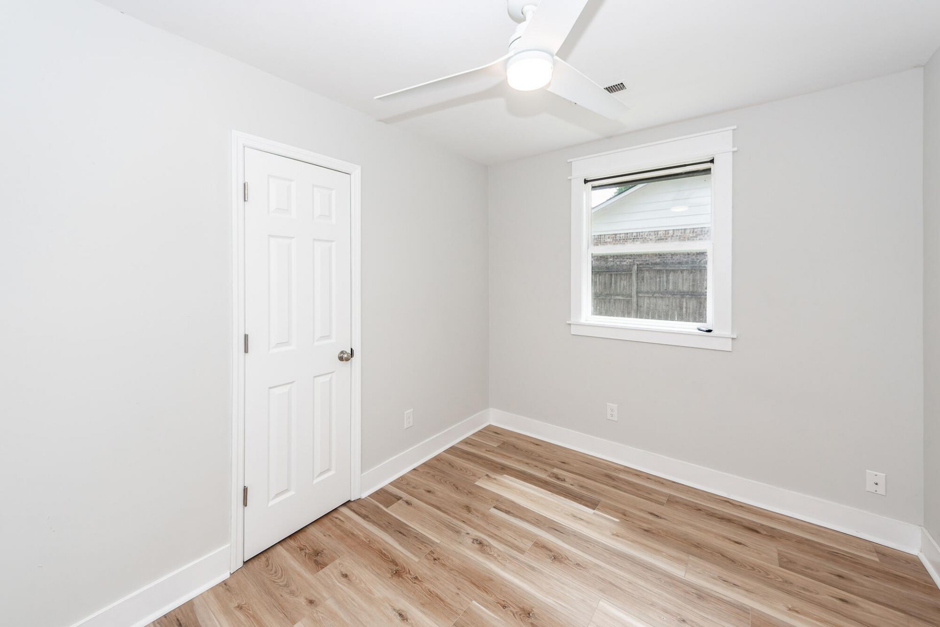 8 Teaneck Road Photo 15