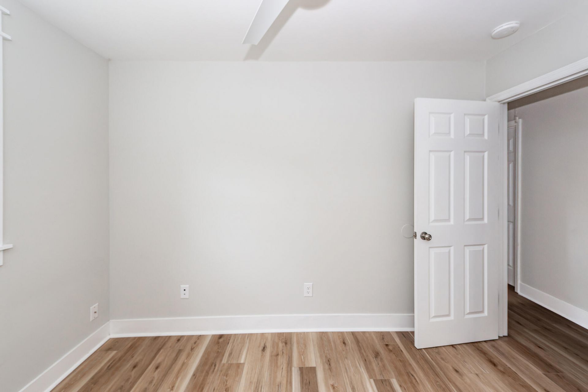 8 Teaneck Road Photo 16