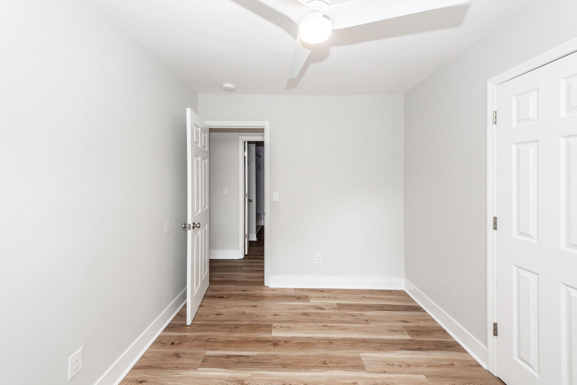 8 Teaneck Road Photo 17