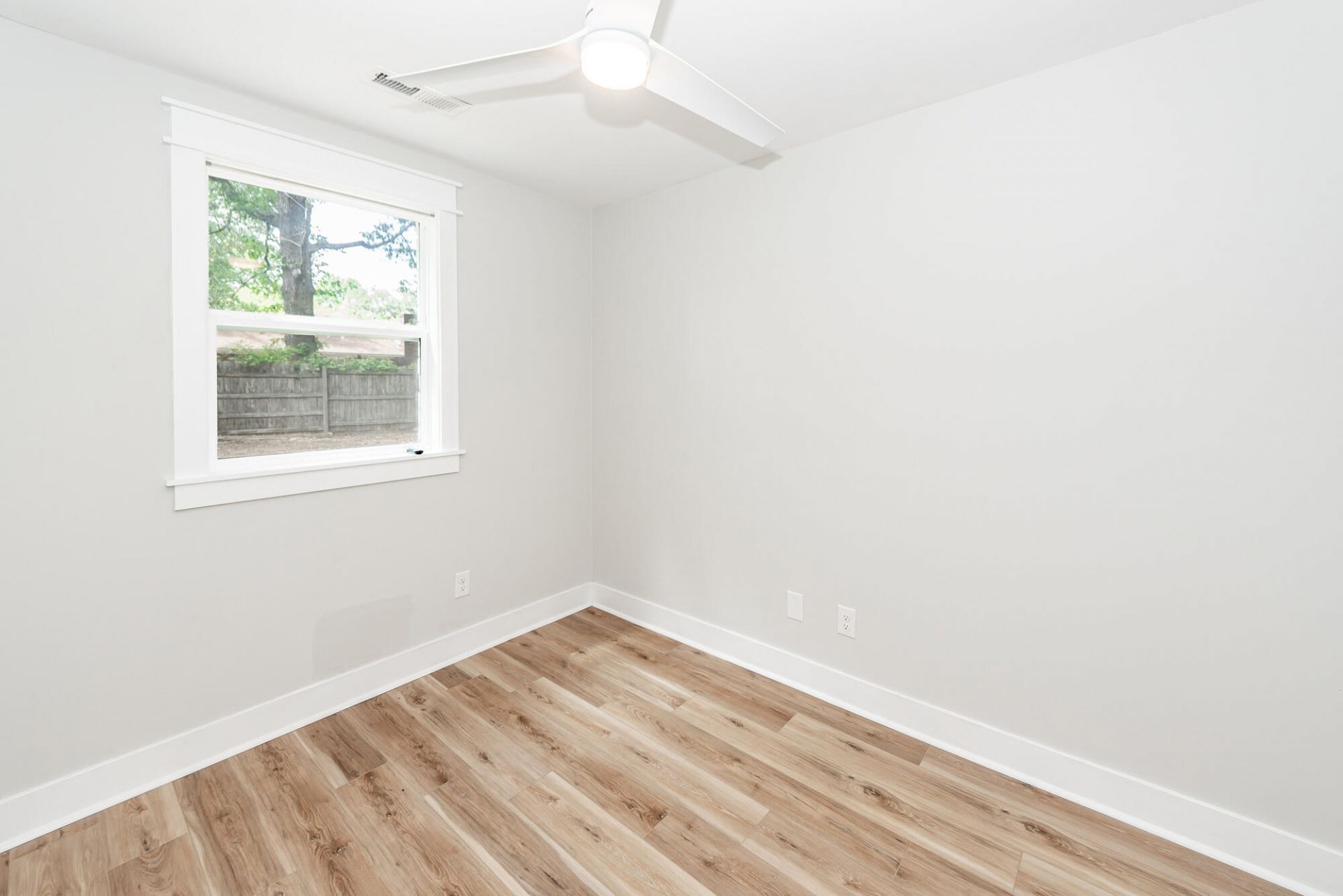8 Teaneck Road Photo 18
