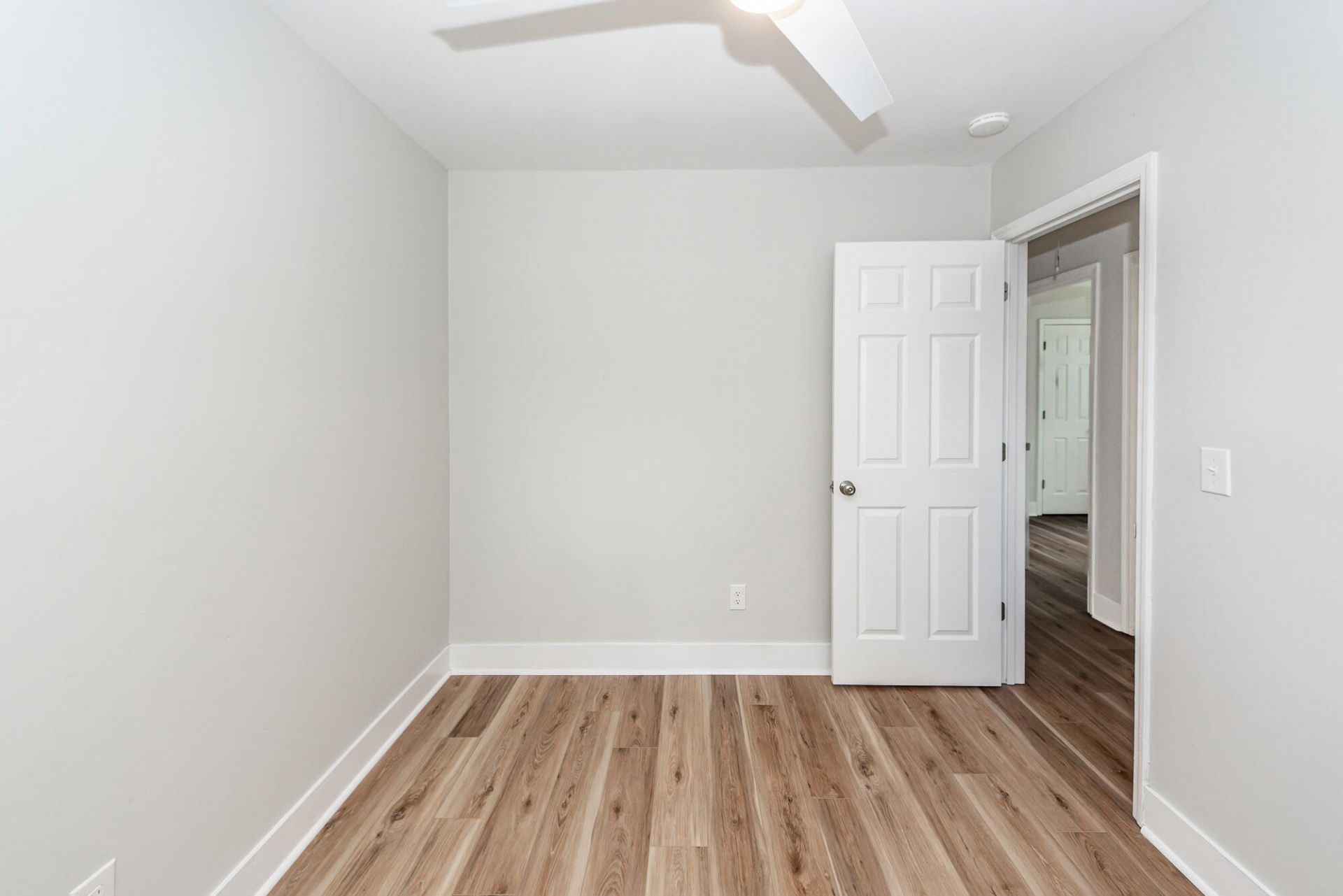 8 Teaneck Road Photo 19