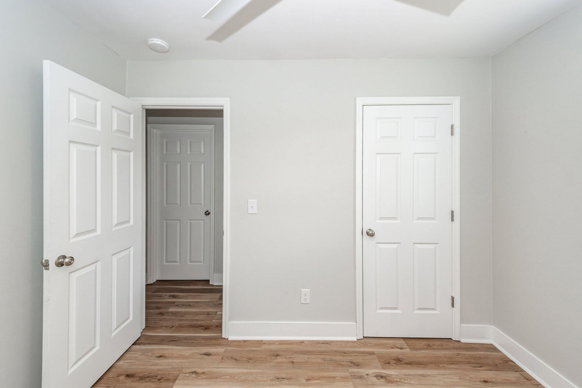 8 Teaneck Road Photo 20