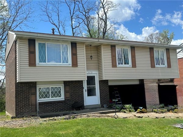 675 Regency Dr , Pittsburgh, PA 15239