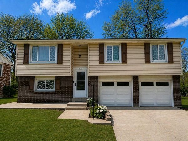 675 Regency Dr, Pittsburgh, PA 15239