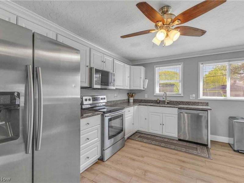 6355 Dellrose Drive, Parma Heights, OH 44130 Photo 10