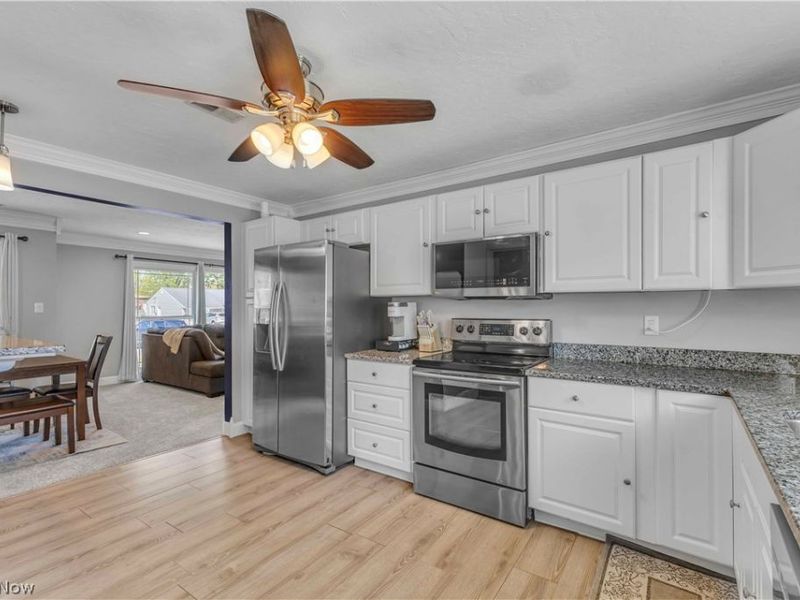 6355 Dellrose Drive, Parma Heights, OH 44130 Photo 11