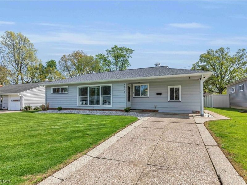 6355 Dellrose Drive, Parma Heights, OH 44130 Photo 2