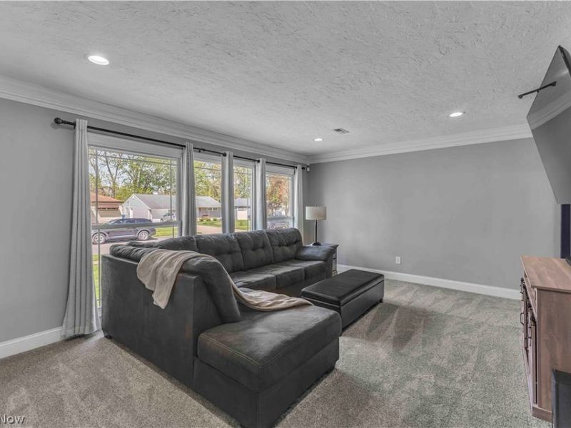 6355 Dellrose Drive, Parma Heights, OH 44130 Photo 4