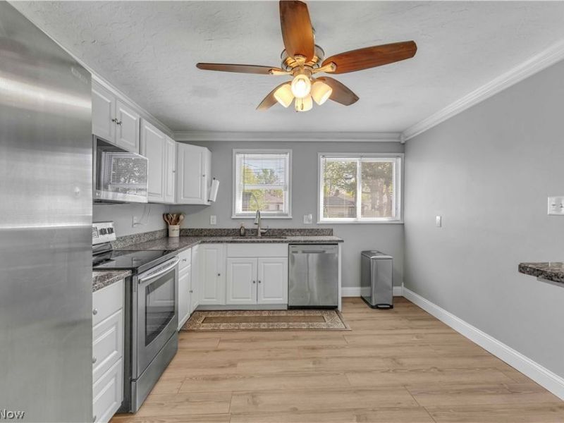 6355 Dellrose Drive, Parma Heights, OH 44130 Photo 9