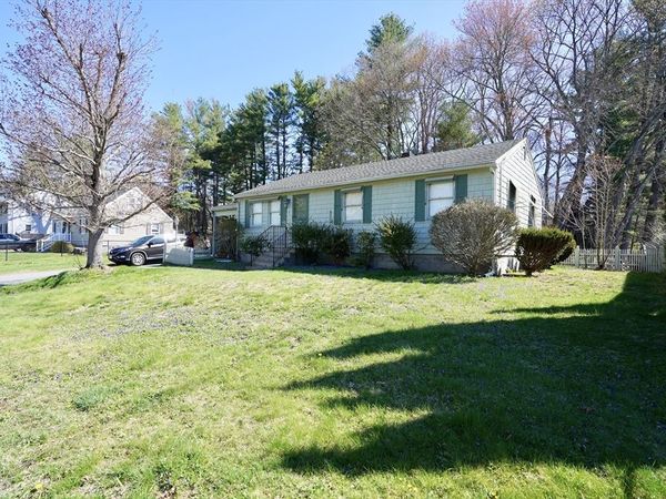 3 College Ln, Methuen, MA 01844