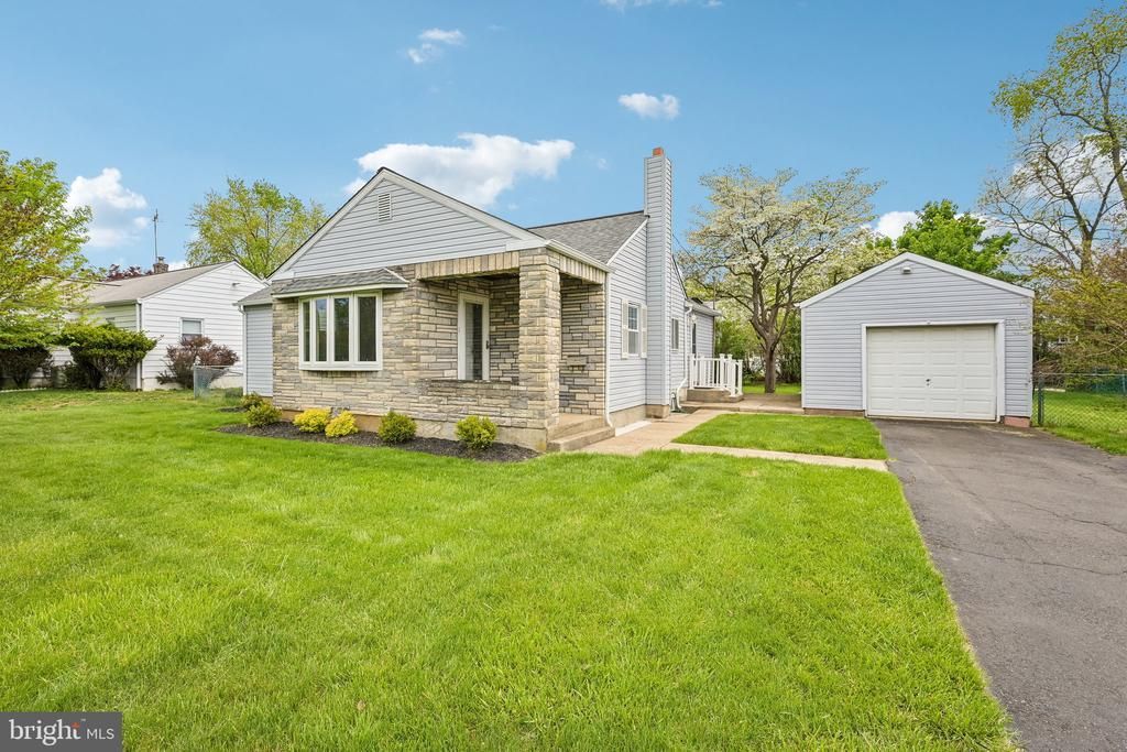 12209 Thornton Road, Philadelphia, PA 19154 Main Photo