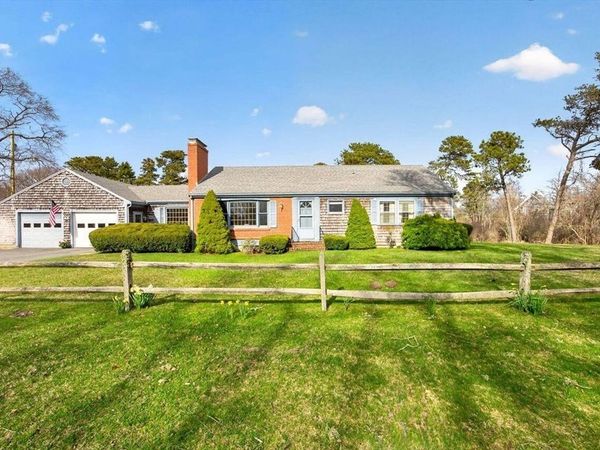 48 Glover Sq, Chatham, MA 02633