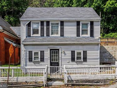 29 E MAIN STREET, RAILROAD, PA 17355