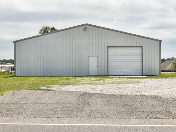 1061 S Sara Road, Blanchard, OK 73010