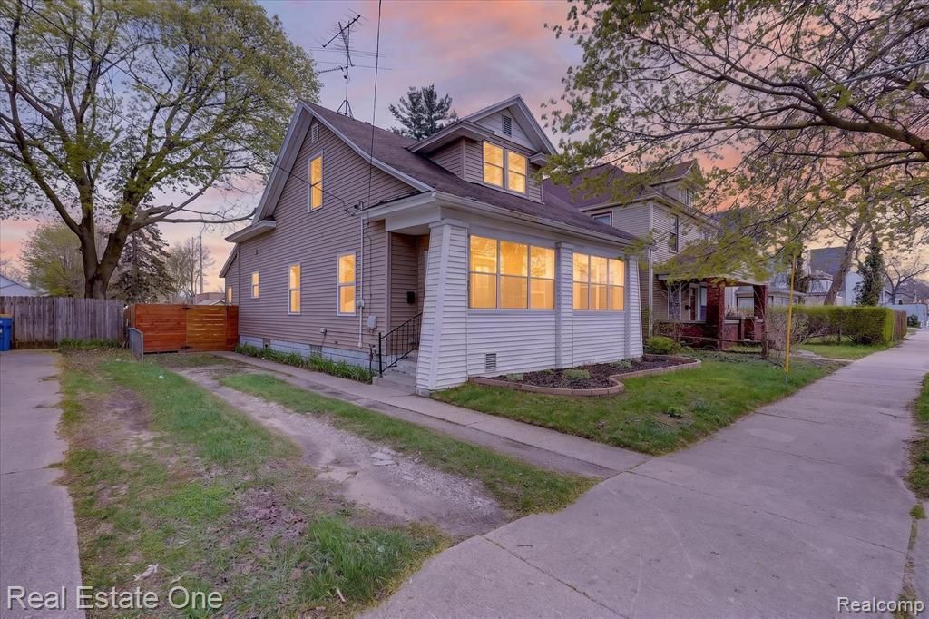 444 Diamond Avenue Ne, Grand Rapids, MI 49503 Main Photo