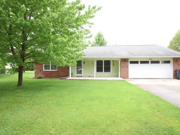 910 E Stewart Drive , Rensselaer, IN 47978