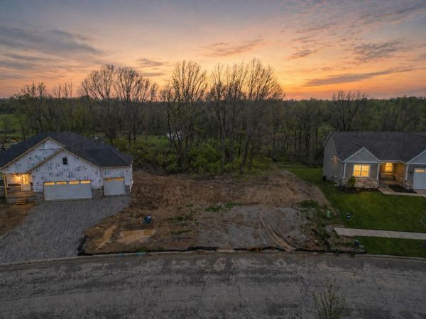 304 Apple Grove Lane , Valparaiso, IN 46385