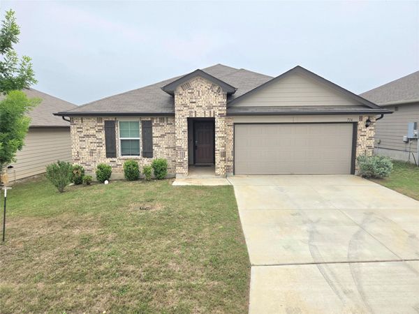 716 Monarch DR , Seguin, TX 78155
