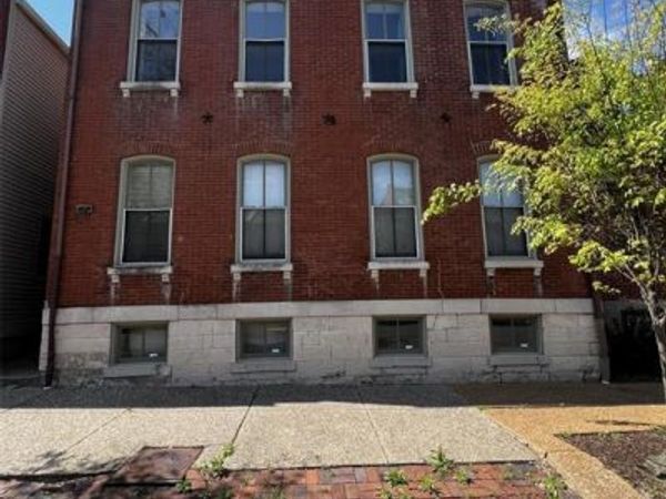 2343 Menard Street , St Louis, MO 63104
