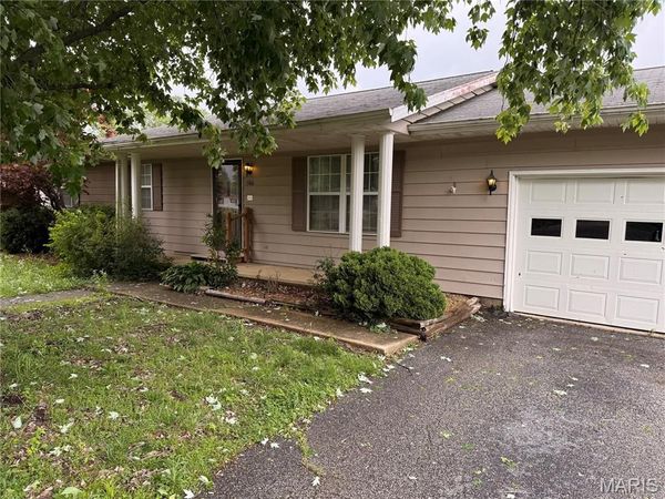 306 Dewolf, Odin, IL 62870
