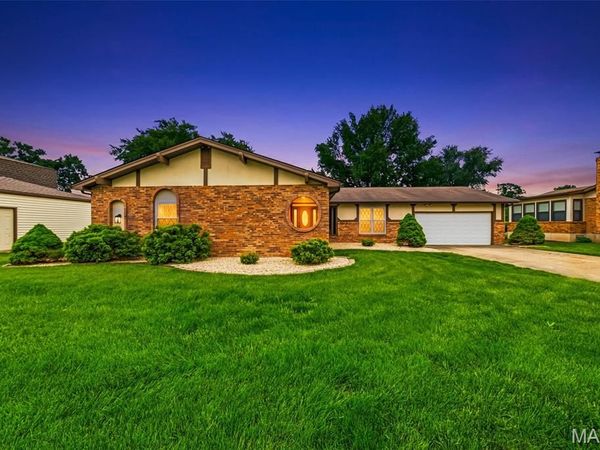 8 Lake Hill Drive, St Peters, MO 63376