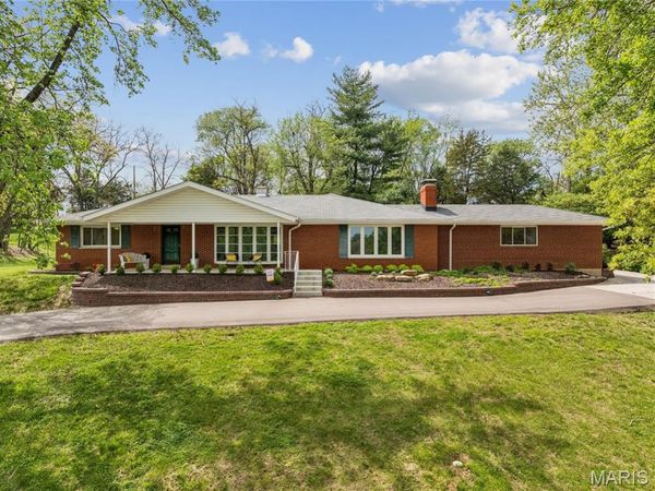 9 Lochhaven Lane, Ballwin, MO 63021