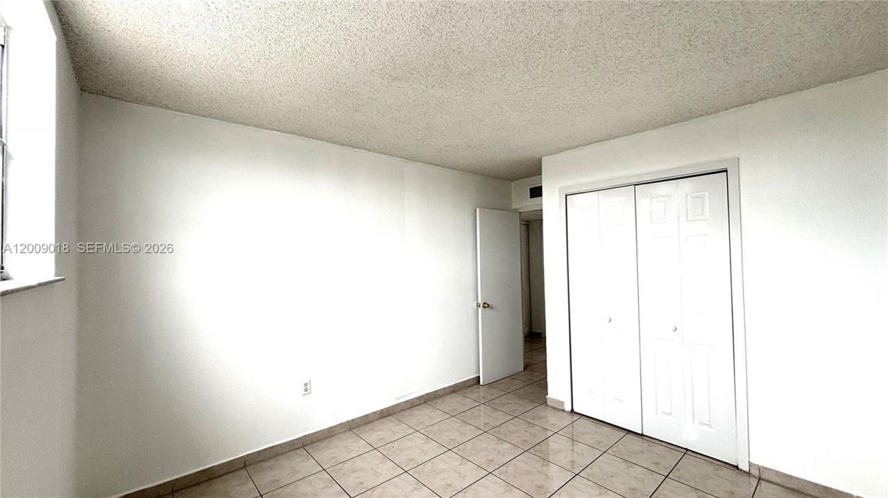 666 W 81st St , Unit 304, Hialeah, FL 33014 Photo
