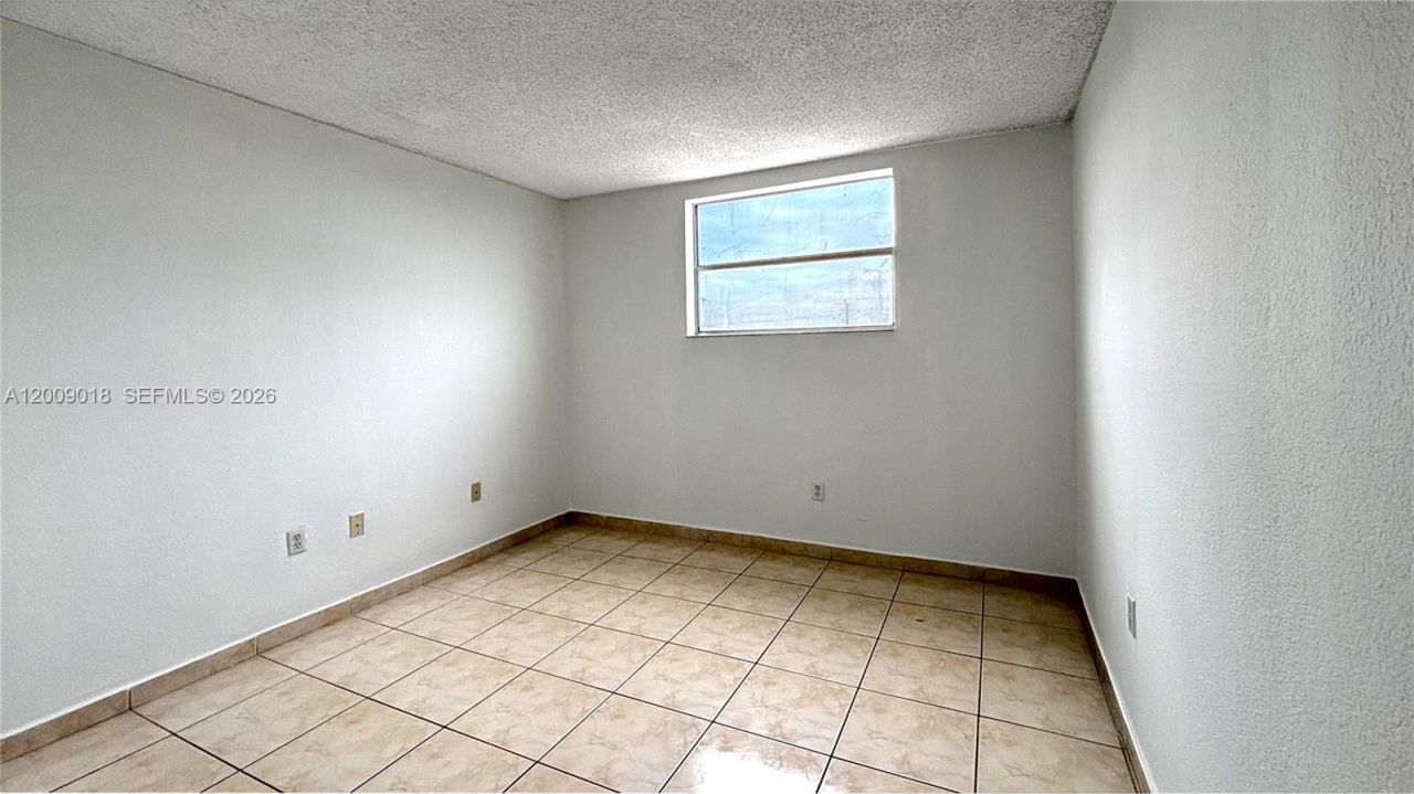 666 W 81st St , Unit 304, Hialeah, FL 33014 Photo