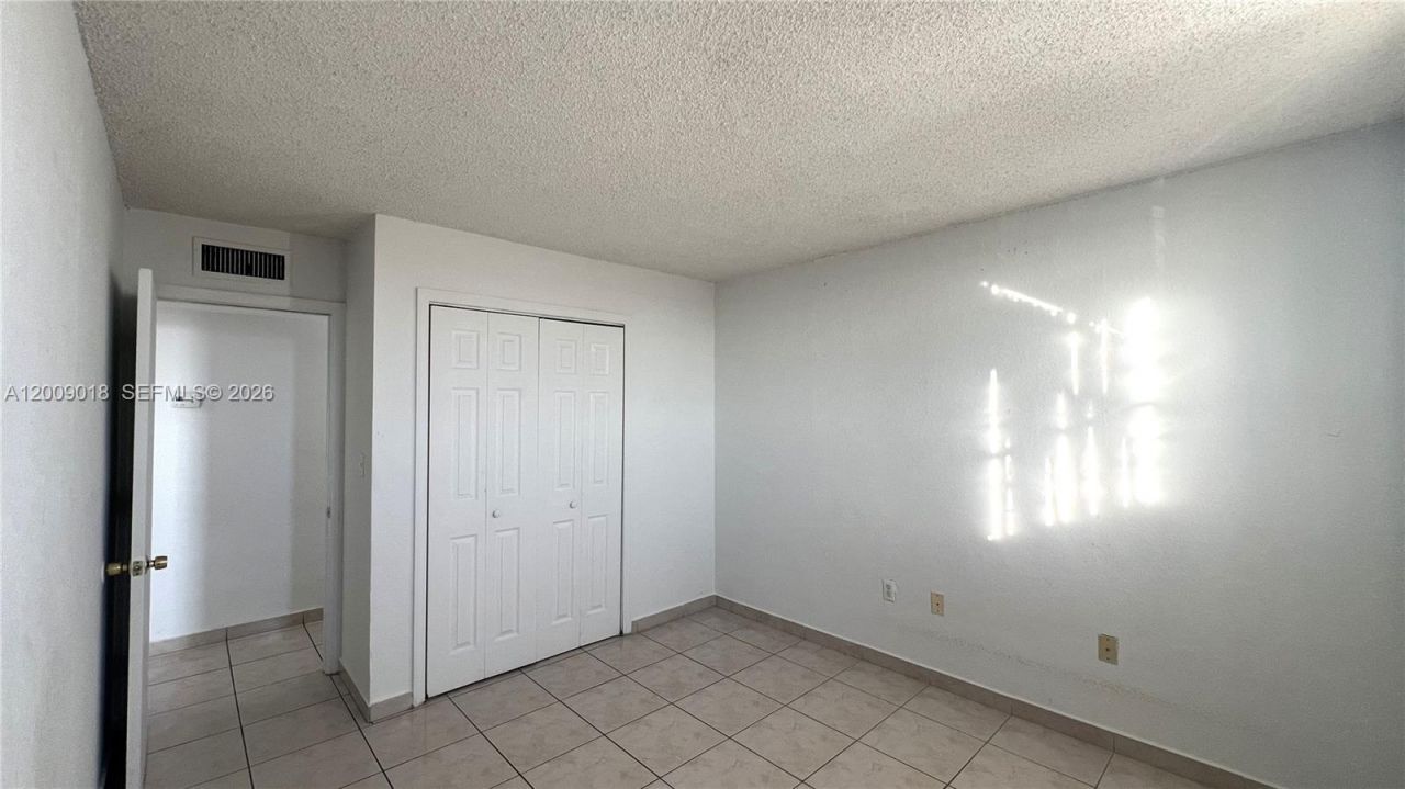 666 W 81st St , Unit 304, Hialeah, FL 33014 Photo