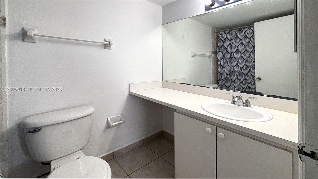 666 W 81st St , Unit 304, Hialeah, FL 33014 Photo