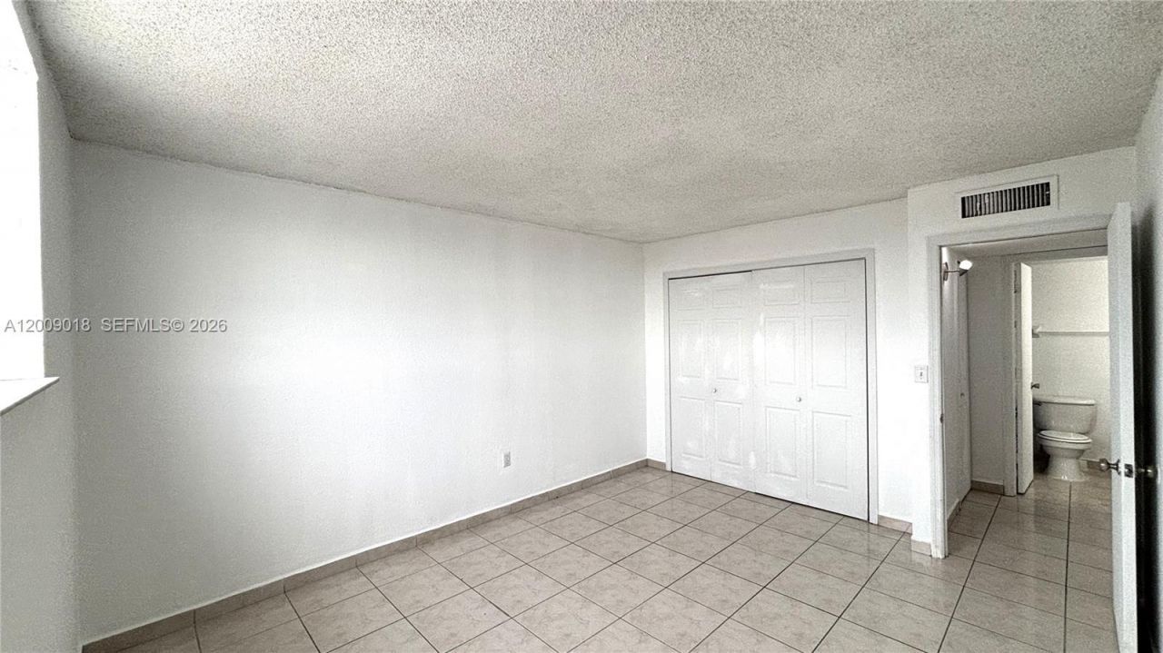 666 W 81st St , Unit 304, Hialeah, FL 33014 Photo