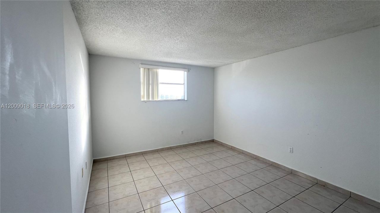 666 W 81st St , Unit 304, Hialeah, FL 33014 Photo
