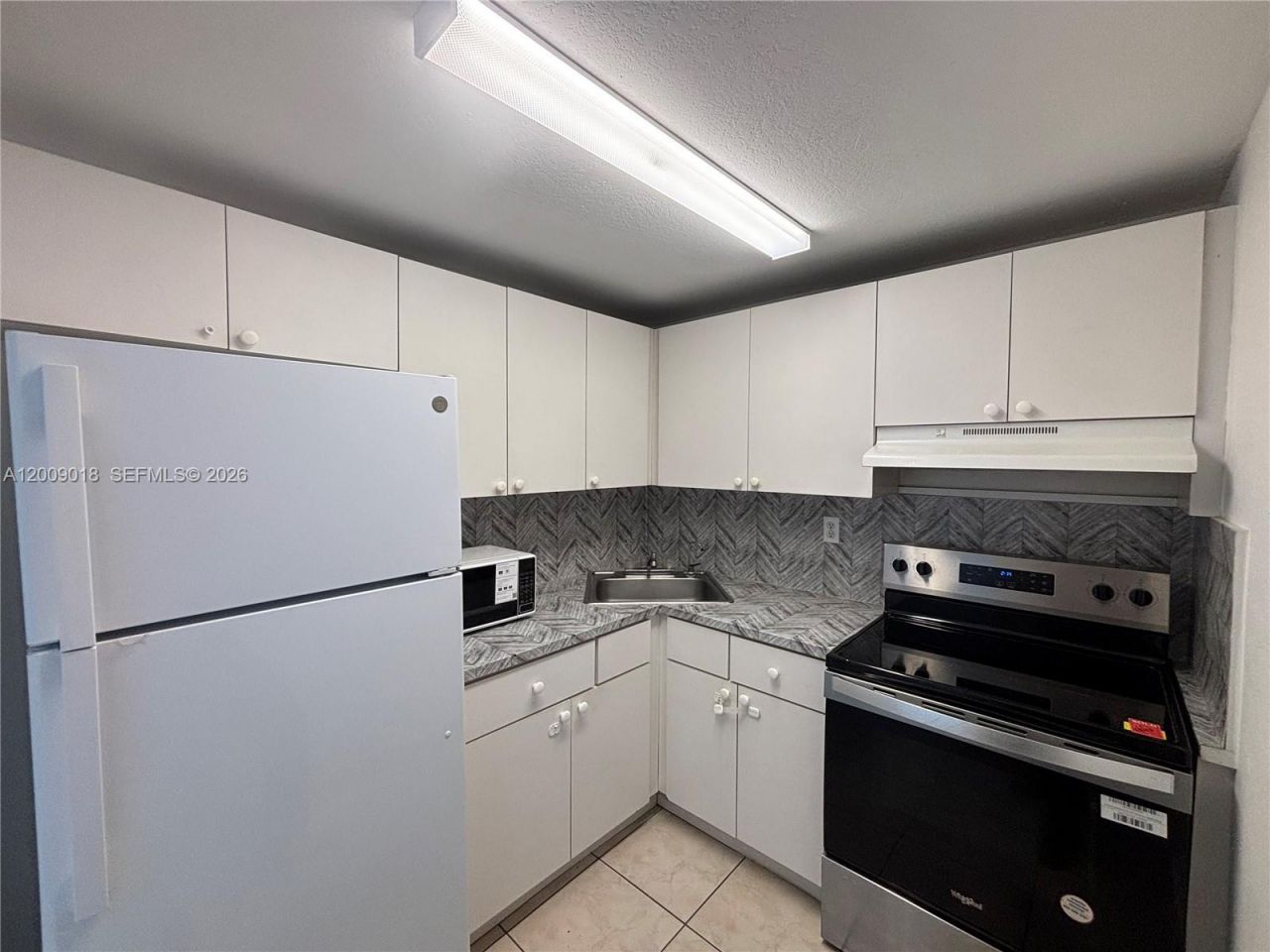 666 W 81st St , Unit 304, Hialeah, FL 33014 Photo