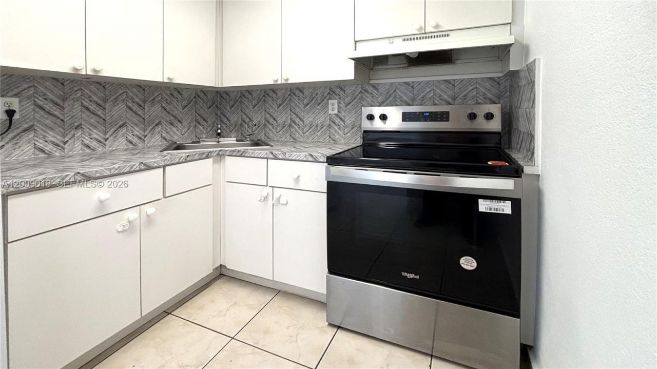 666 W 81st St , Unit 304, Hialeah, FL 33014 Photo