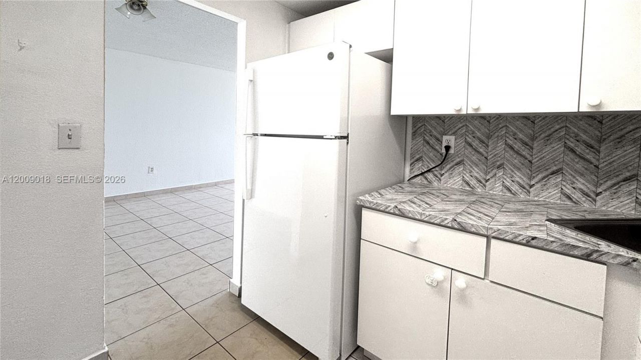 666 W 81st St , Unit 304, Hialeah, FL 33014 Photo