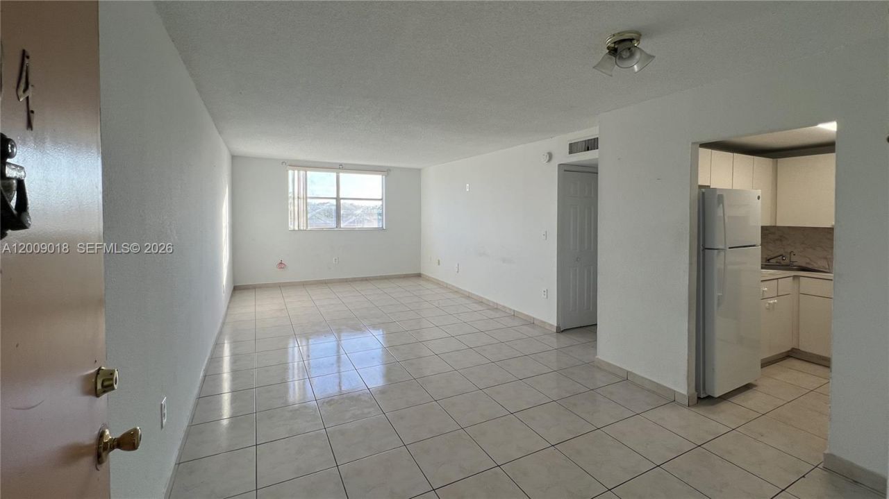 666 W 81st St , Unit 304, Hialeah, FL 33014 Photo