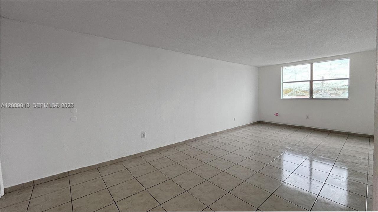 666 W 81st St , Unit 304, Hialeah, FL 33014 Photo